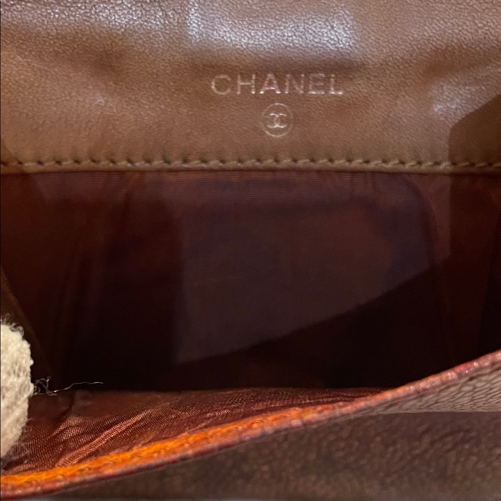 CHANEL Vintage Brown Quilted Caviar Leather Compact Wallet with CC Logo - Picture 10 of 17